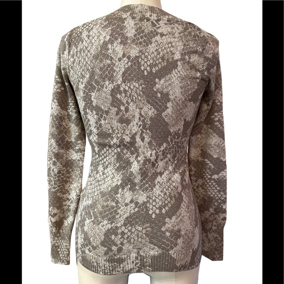 EXPRESS Women’s Snake Print LongSleeve Blouse - Picture 2 of 3